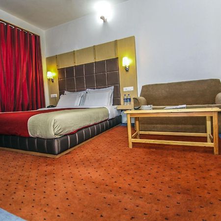 Holiday Plaza Hotel Srīnagar Eksteriør billede