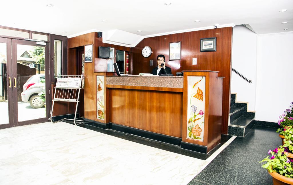 Holiday Plaza Hotel Srīnagar Eksteriør billede