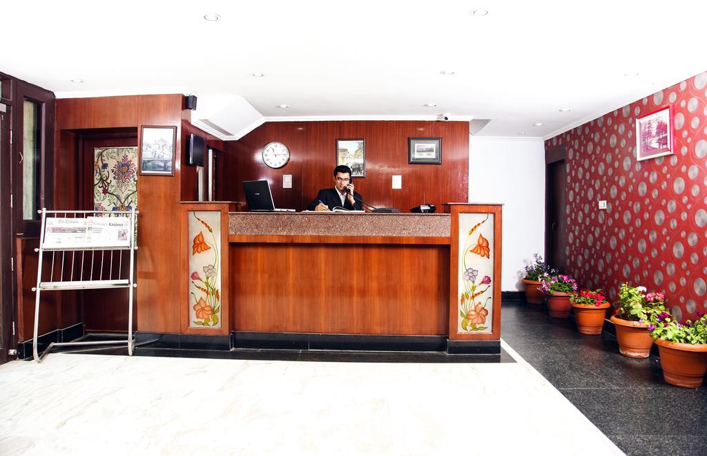 Holiday Plaza Hotel Srīnagar Eksteriør billede