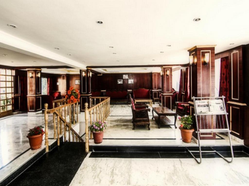 Holiday Plaza Hotel Srīnagar Eksteriør billede