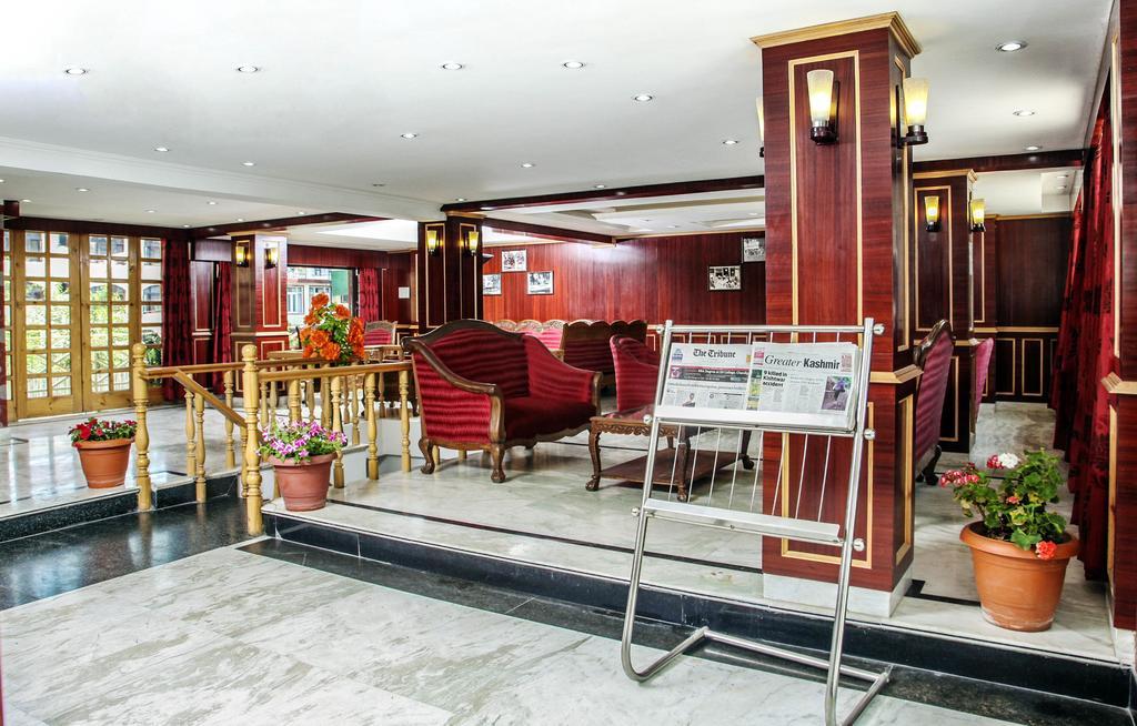 Holiday Plaza Hotel Srīnagar Eksteriør billede