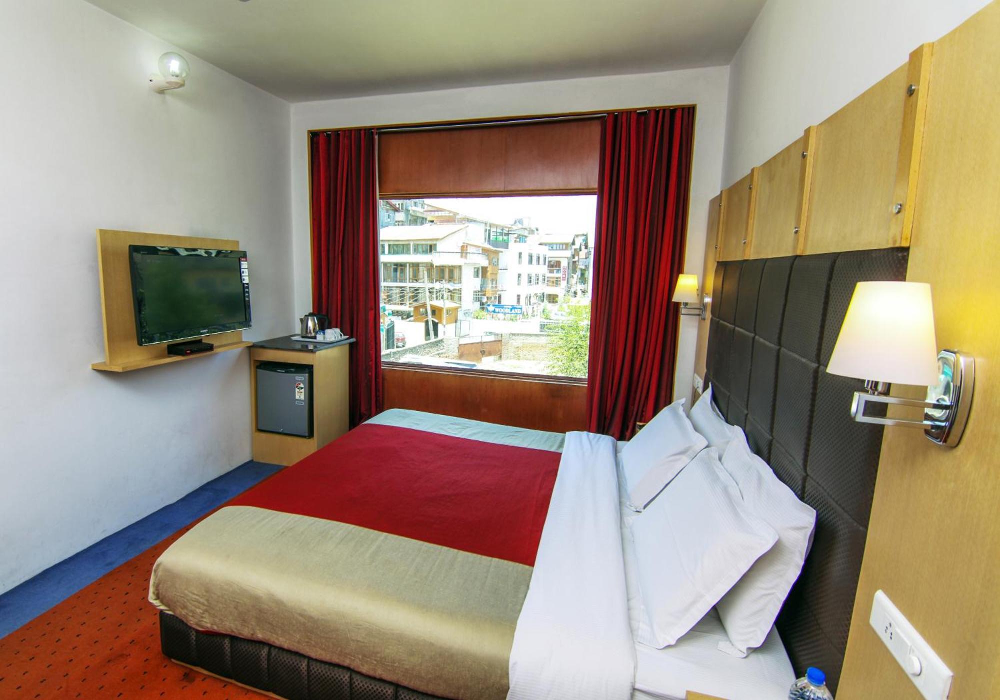 Holiday Plaza Hotel Srīnagar Eksteriør billede